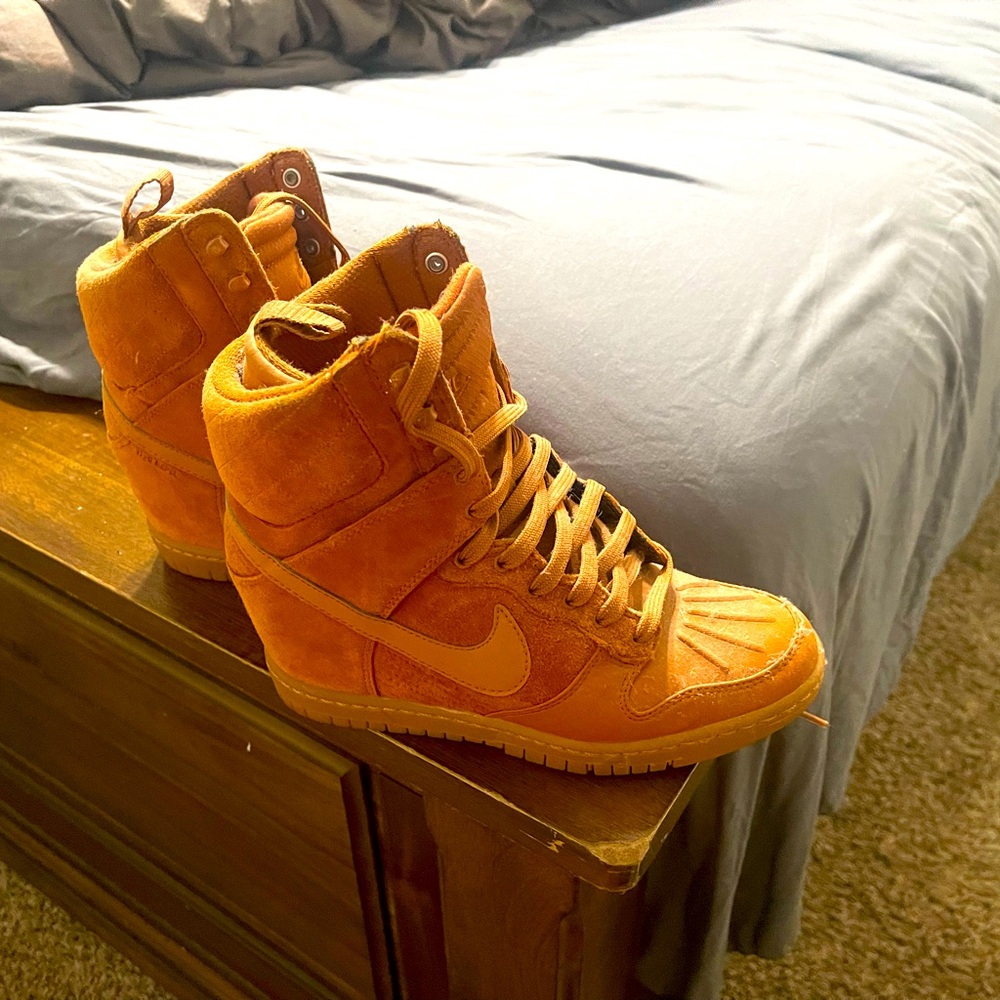 Nike wedge boots